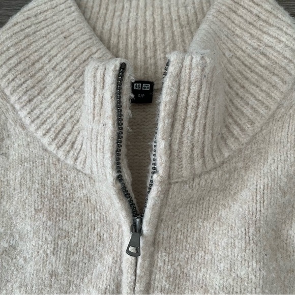 Uniqlo Cream Ribbed Sweater - Picture 4 of 5